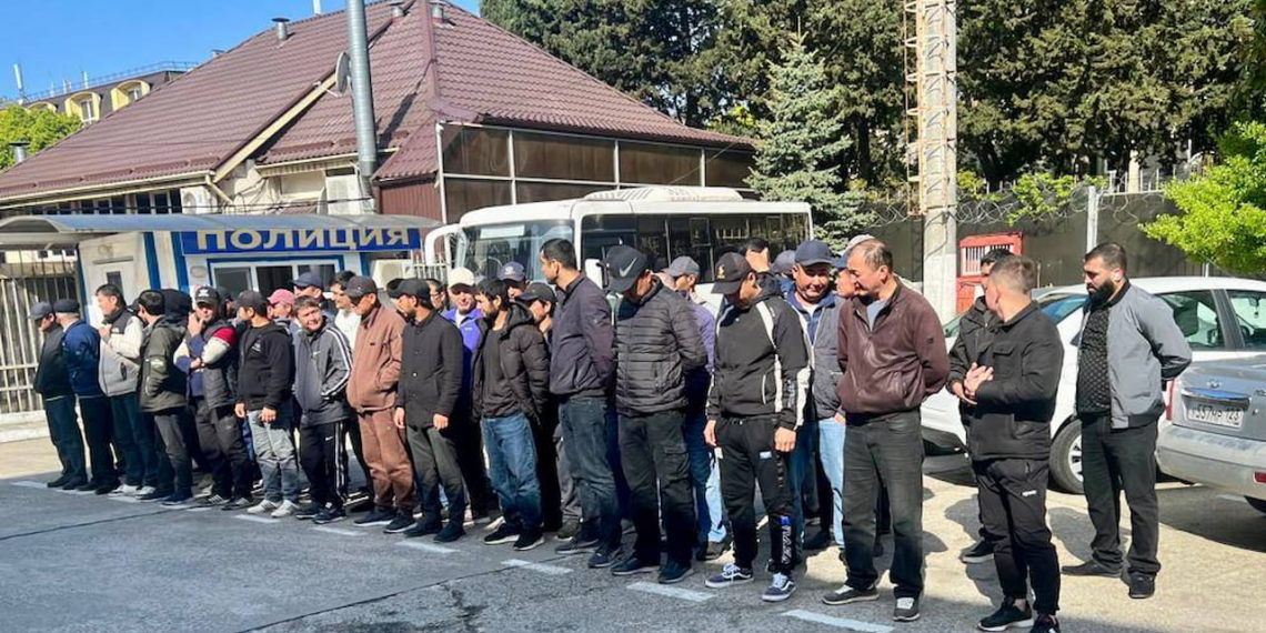 В Сочи поймали 8 нелегалов во время рейда по мигрантам в Лазаревском