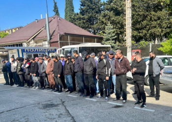 В Сочи поймали 8 нелегалов во время рейда по мигрантам в Лазаревском