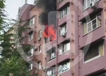 Из горящего дома в Адлерском районе Сочи эвакуировали 50 человек
