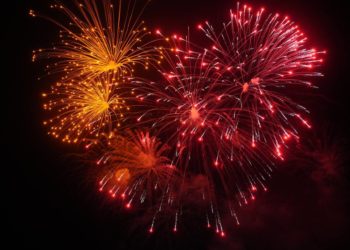 Вечером 9 мая небо над Новороссийском озарилось яркими залпами салюта