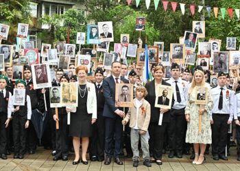 15 тысяч сочинских школьников почтили память героев в акции «Бессмертный полк»