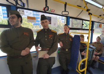 Автобусы Сочи превратились в концертные залы ко Дню Победы