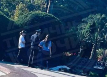 В Сочи на улице накрытый тканью труп мужчины несколько часов пугал прохожих