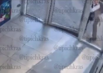 В Краснодаре школьники закинули игрушечную бомбочку в пункт выдачи