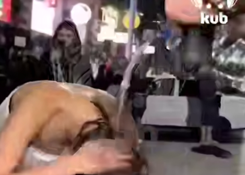 В отсутствие горячей воды краснодарцы стали мыться около ночных клубов