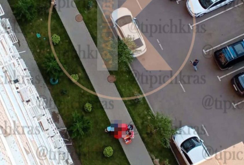 Четырехлетний ребенок в Краснодаре выпал из окна 16-го этажа и погиб