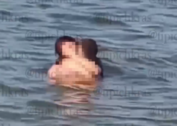 На Кубани влюбленная парочка занялась сексом в море на глазах у отдыхающих