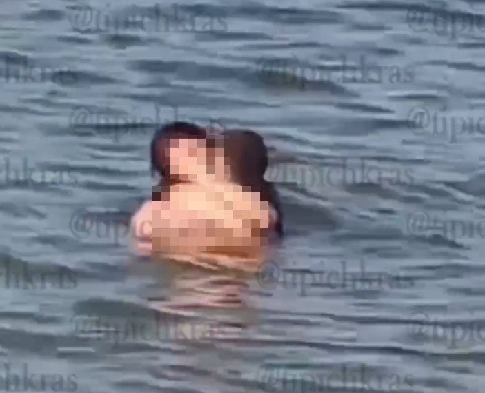 На Кубани влюбленная парочка занялась сексом в море на глазах у отдыхающих