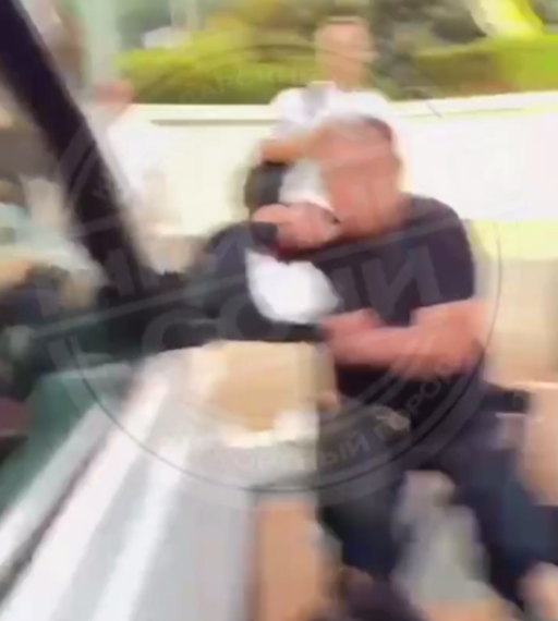 Конфликт в аэропорту Сочи: водителя избили при пассажирах