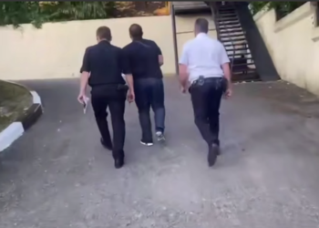 Таксист в Сочи получил 12 суток ареста за конфликт с конкурентом