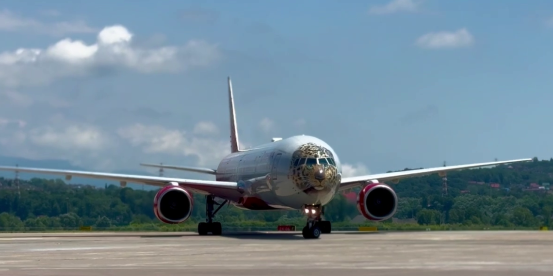 В аэропорту Сочи приземлился необычный «леопардовый» самолёт