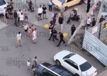 В Краснодаре толпа устроила самосуд над водителем, отправившего ребенка в кому