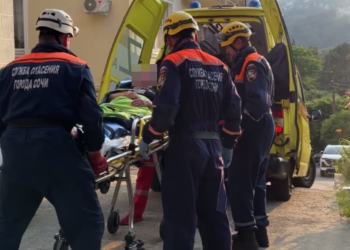 В Сочи спасатели помогли женщине, оказавшейся в беде в собственной квартире