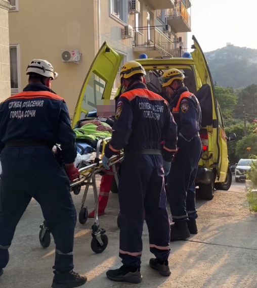 В Сочи спасатели помогли женщине, оказавшейся в беде в собственной квартире
