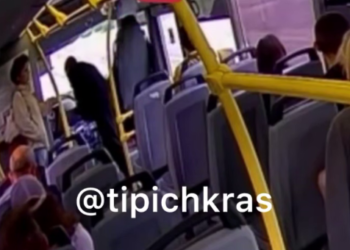 Пассажир прямо в автобусе справил большую нужду во время поездки в Краснодар