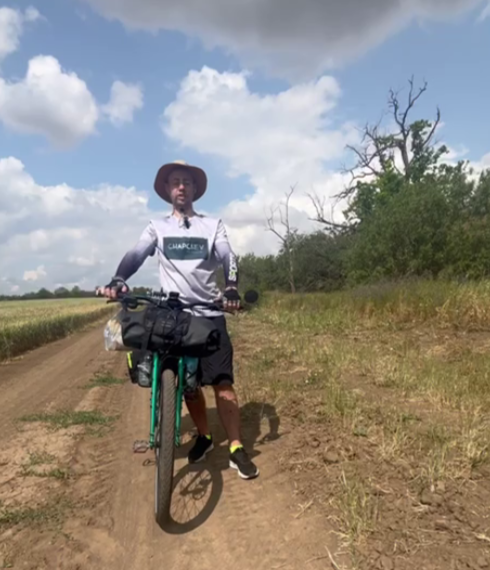 Исполнить мечту и спасти ребёнка: велосипедист с Кубани отправился к Байкалу