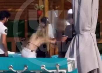 Разгул в сочинском бассейне: пьяные девушки напали на полицейского