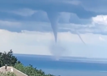 Над акваторией Чёрного моря у Туапсе наблюдали смерчи