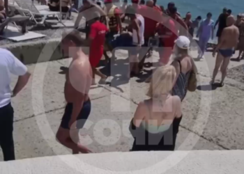 Отдыхающий «умер» на пляже, но его вернули: история чудесного спасения в Сочи