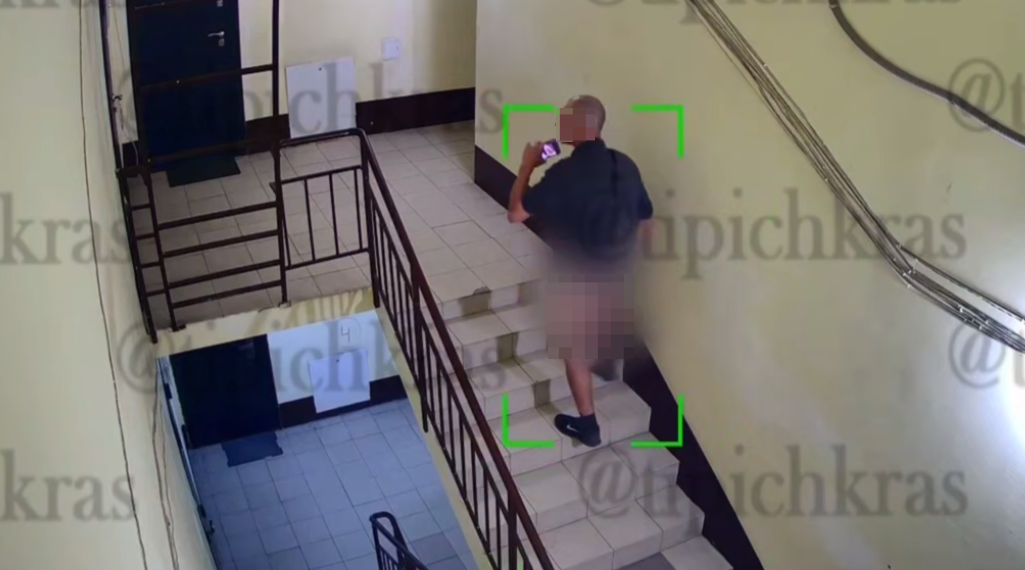 В Краснодаре мужчина без штанов бегал по подъездам многоэтажек