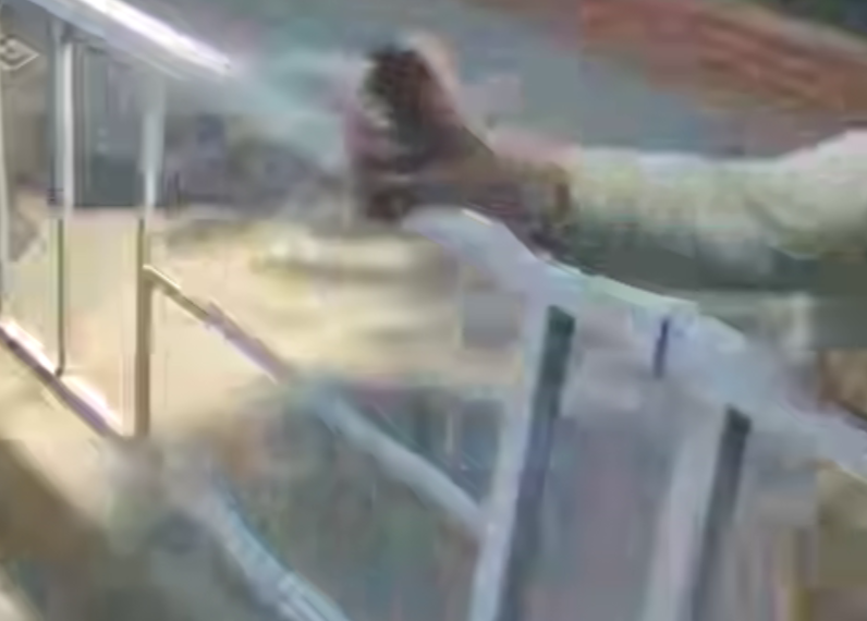 В Краснодаре женщина с ребёнком устроила перцовый разгон в автобусе