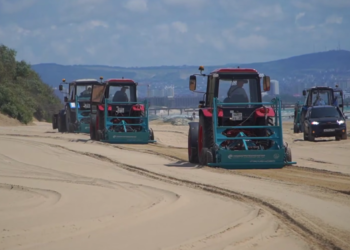 Оперштаб: спецтехника очистила еще 320 метров береговой линии в Анапе