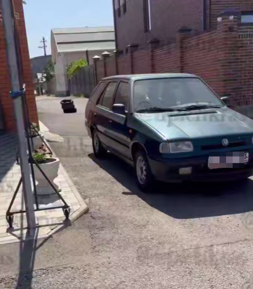 В Краснодаре жители самовольно перекрывают улицу