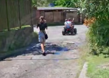 Дети на квадроцикле раздражают жителей Сочи: опасные гонки на улице Ленина