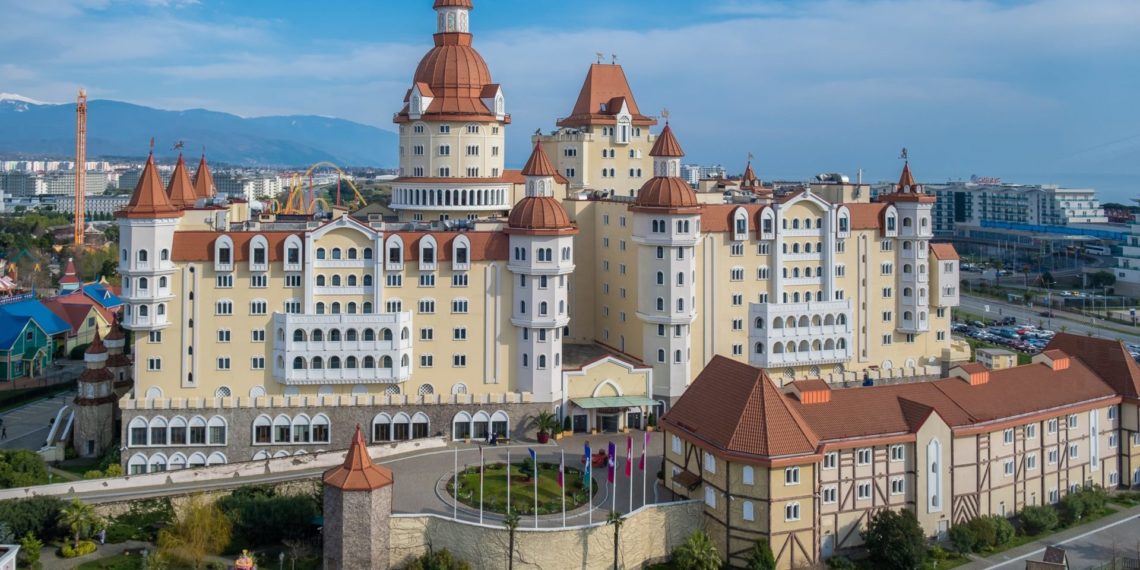 Отель-замок «Богатырь» назван лучшим в Сириусе по версии