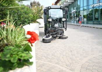 Сочинские пляжи начали тщательно дезинфицировать