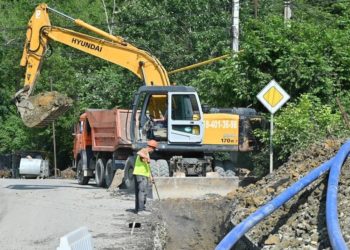 В Сочи вручную прокладывают 13 км труб для канализации в Кудепсте