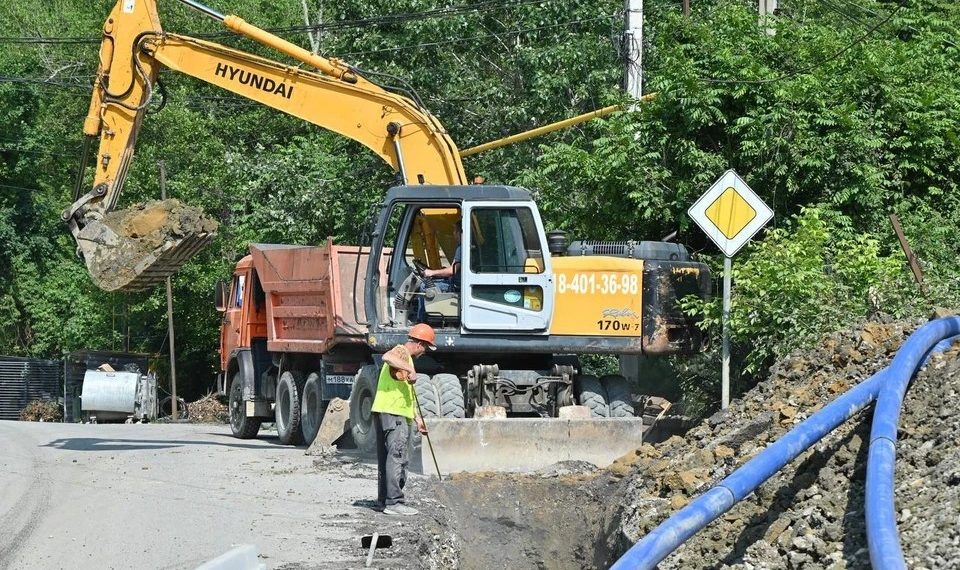 В Сочи вручную прокладывают 13 км труб для канализации в Кудепсте