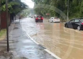 Ливень затопил дорогу в сочинской Головинке
