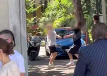 В Сочи семейная пара подралась на глазах у прохожих