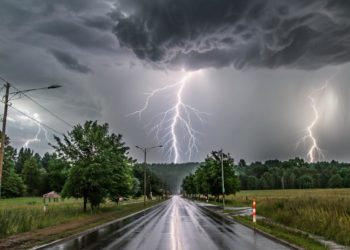 Мощные ливни, грозы и град прогнозируют на Кубани в понедельник 23 июня