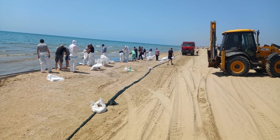 На побережье Анапы в понедельник не зафиксировано новых выбросов мазута