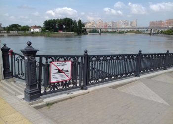 На Кубани назвали крупный город, где запрещено купаться во всех водоёмах