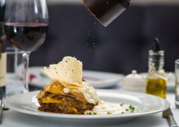 Ресторан за миллиард: в Сочи продают заведение с прудом и башней