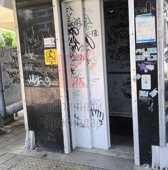 Лифты на надземных переходах Краснодара снова вышли из строя