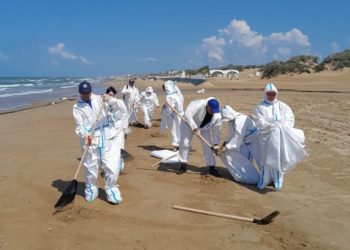 В Анапе обнаружили новые выбросы мазута 19 июня