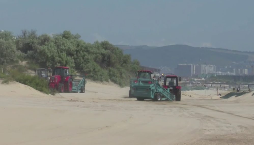 Механизированная очистка пляжей Анапы завершится к середине июля