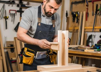 Зарплаты плотников в Краснодаре достигли 120 тысяч рублей