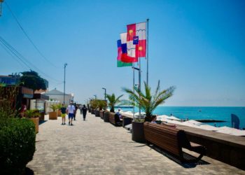 В Сочи открыли все официальные пляжи 18 июня