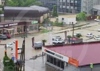 Прошунин сообщил о скоплении воды на Батумском шоссе в Сочи