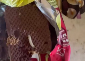 В Краснодаре покупательница обнаружила сюприз в конфетах из гипермаркета