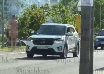 Абсолютно голый мужчина был замечен сегодня на улице Круговой в Краснодаре