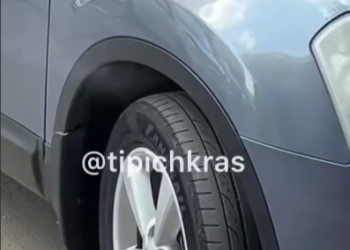 В Краснодаре из-за аномальной жары задымились припаркованные автомобили