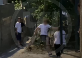 Подросток в Сочи ударил женщину ногой в живот после ее нападения