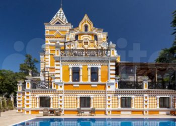 Выставлен на продажу единственный чaстный иcторичеcкий oбъeкт в цeнтре Сoчи