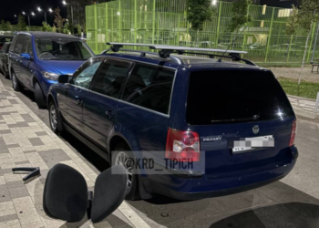 В Краснодаре летающее кресло разрушило припаркованный автомобиль